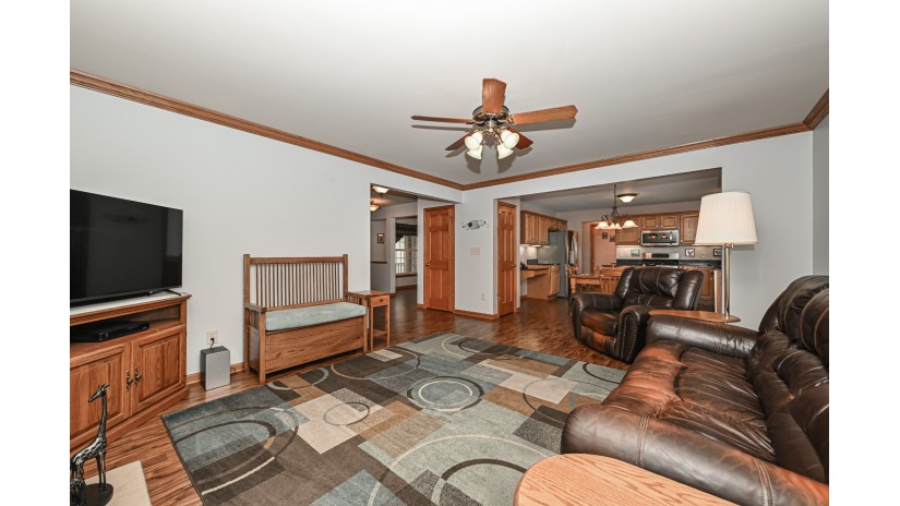 722 Cottonwood Ln Waterford, WI 53185 by Shorewest Realtors $499,900