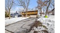 712 Coventry Ln Hartland, WI 53029 by Shorewest Realtors $345,000