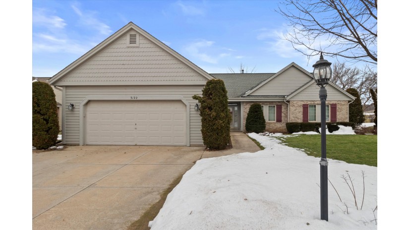 3122 Fox Ridge Dr Waukesha, WI 53189 by Shorewest Realtors $450,000