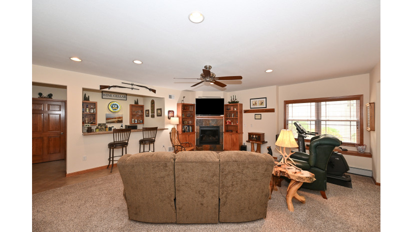 333 Oak Hill Cir 15 Rochester, WI 53105 by Shorewest Realtors $475,000