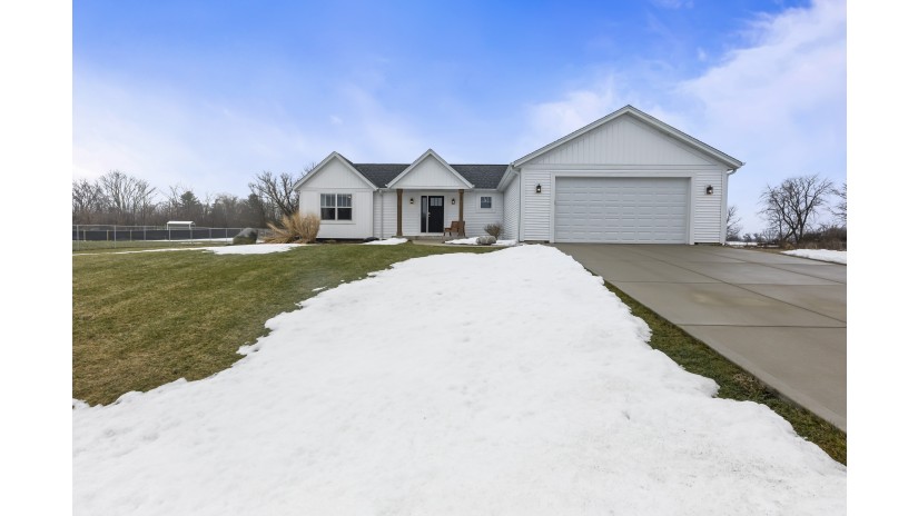 N3927 Prairie Ridge Ln Sullivan, WI 53137 by Shorewest Realtors $399,900