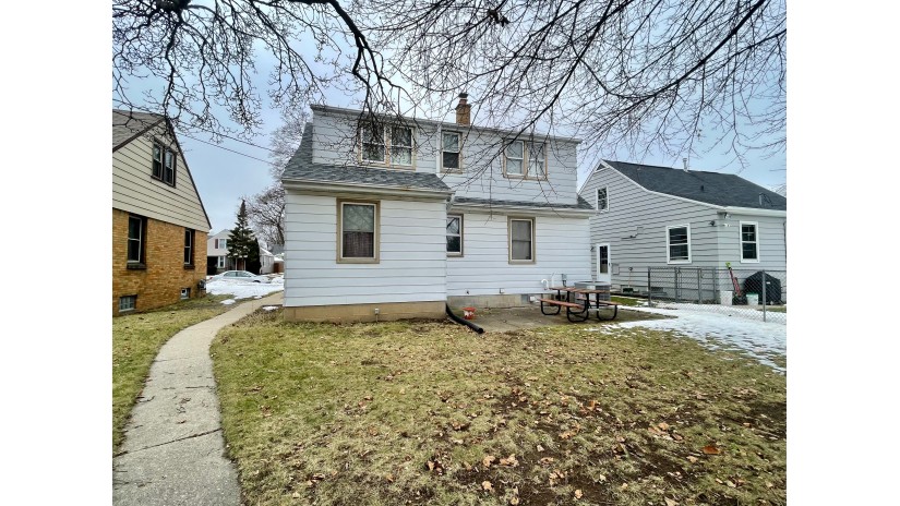 3826 N 81st St Milwaukee, WI 53222 by Shorewest Realtors $179,900