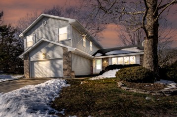 2704 Sussex Ln, Waukesha, WI 53188-1335