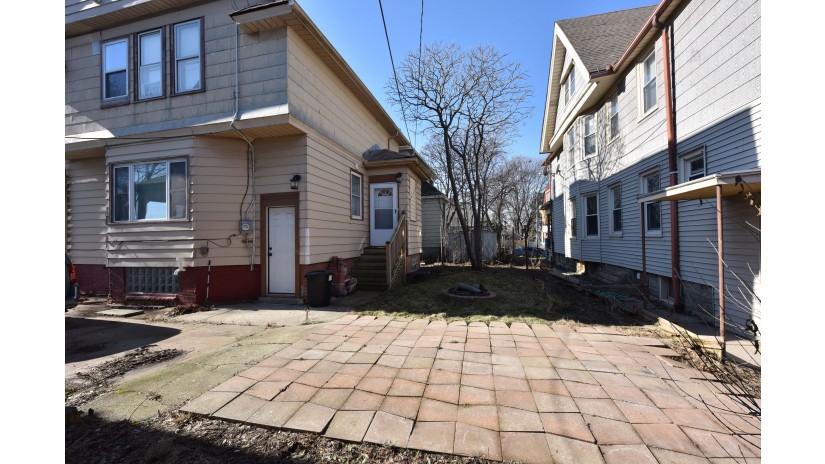 3726 W Park Hill Ave Milwaukee, WI 53208 by Shorewest Realtors $189,900