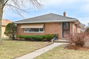 3708 N 101st St, Wauwatosa, WI 53222-2309