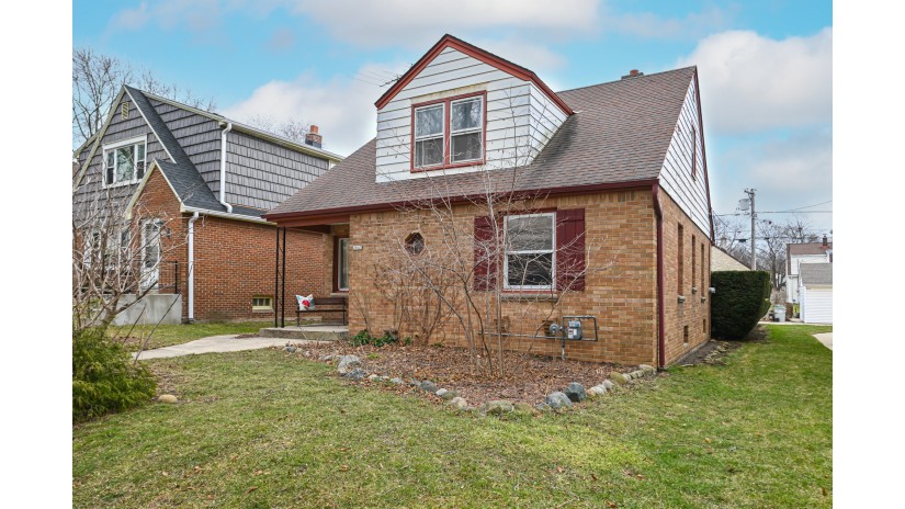 2843 S 45th St Milwaukee, WI 53219 by Shorewest Realtors $219,000