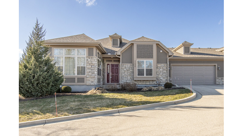 11626 W Glen Way Greenfield, WI 53228 by Shorewest Realtors $534,900