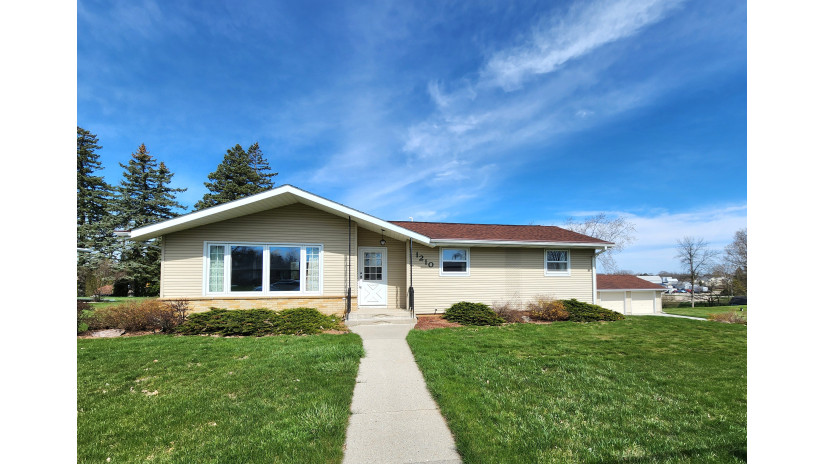 1210 Bittersweet Ln Howards Grove, WI 53083 by Shorewest Realtors $315,000