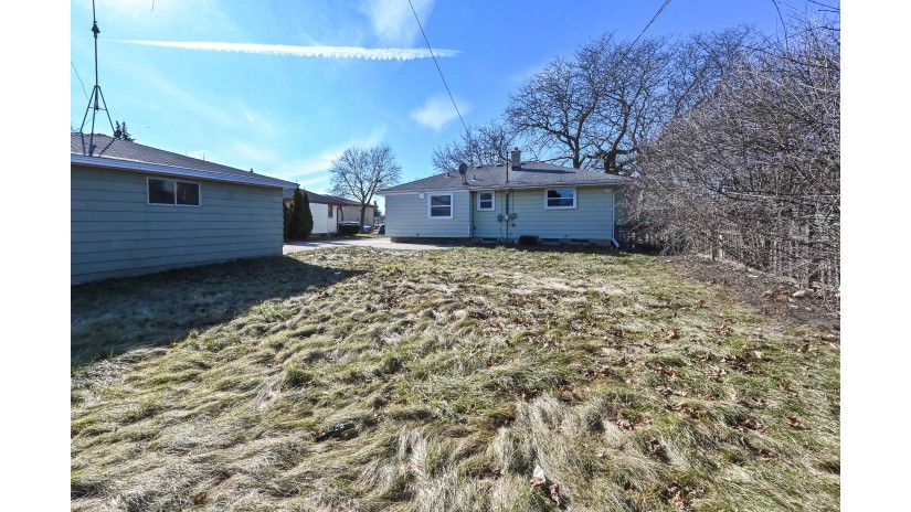 6720 N 75th St Milwaukee, WI 53223 by Shorewest Realtors $199,900