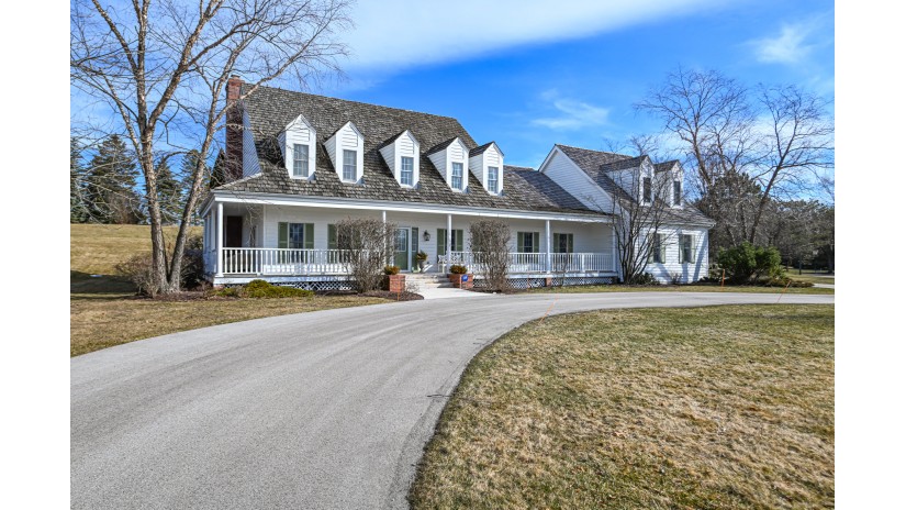 10710 N Briarwood Ct Mequon, WI 53092 by Shorewest Realtors $849,900