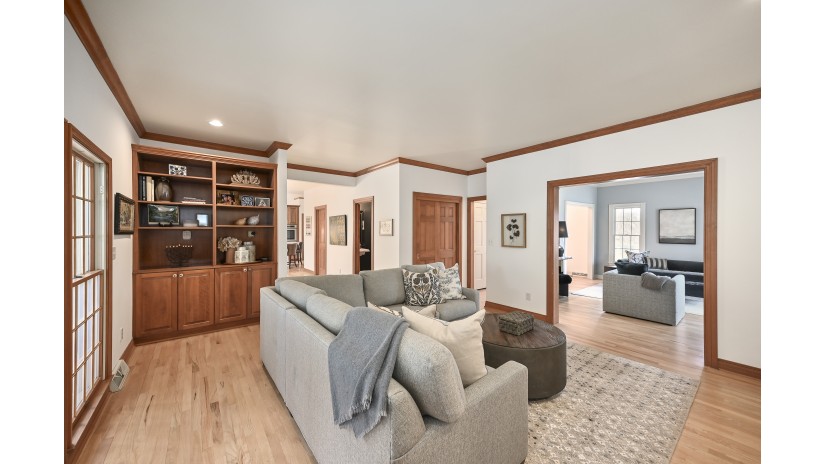 10710 N Briarwood Ct Mequon, WI 53092 by Shorewest Realtors $849,900