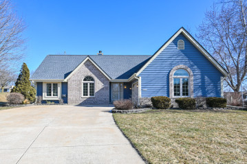 29101 Manor Dr, Waterford, WI 53185-1182