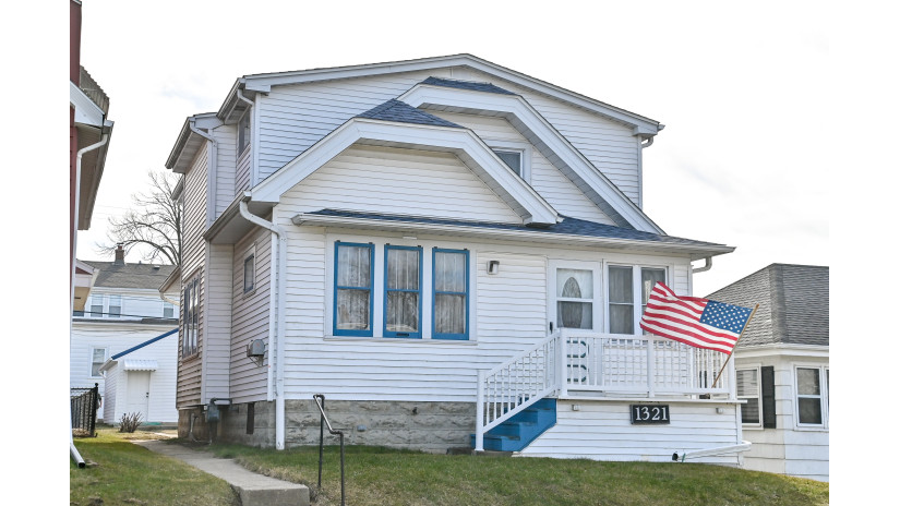 1321 Marquette Ave South Milwaukee, WI 53172 by Shorewest Realtors $229,900