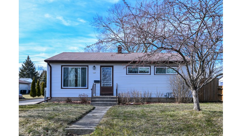 108 14th Ave South Milwaukee, WI 53172 by Shorewest Realtors $249,900