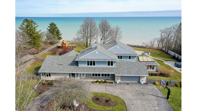 12750 N Lake Shore Dr Mequon, WI 53092 by Shorewest Realtors $1,195,000