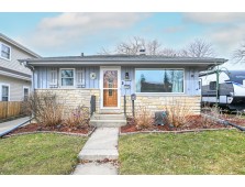 1324 Illinois St, Racine, WI 53405-2752