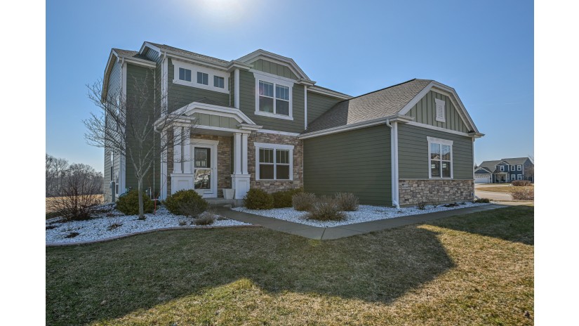 W177N11534 Fairway Ct Germantown, WI 53022 by Shorewest Realtors $595,000