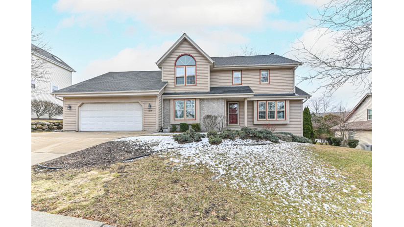 1217 Foxwood Trl Waukesha, WI 53189 by Shorewest Realtors $475,000