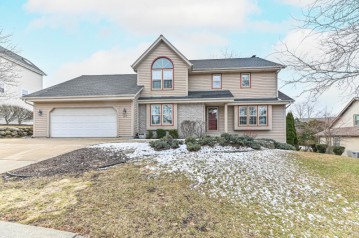 1217 Foxwood Trl, Waukesha, WI 53189-7725