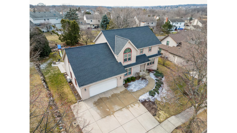 1217 Foxwood Trl Waukesha, WI 53189 by Shorewest Realtors $475,000