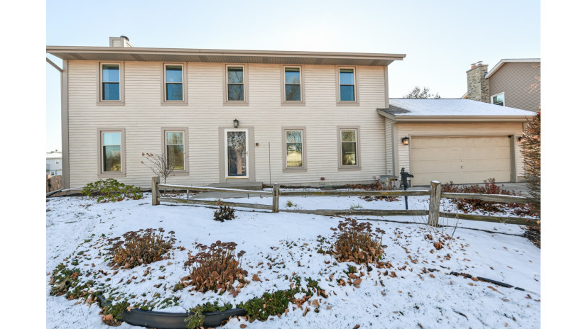 4113 W Central Ave Franklin, WI 53132 by Shorewest Realtors $499,900