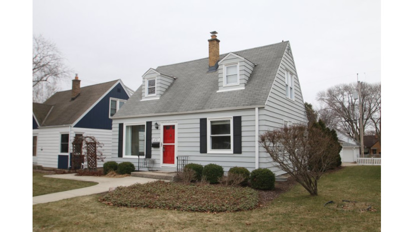 2727 N 87th St Milwaukee, WI 53222 by Shorewest Realtors $222,500