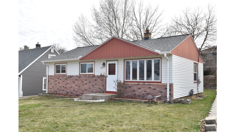 6219 W Idaho St Milwaukee, WI 53219 by Shorewest Realtors $215,000