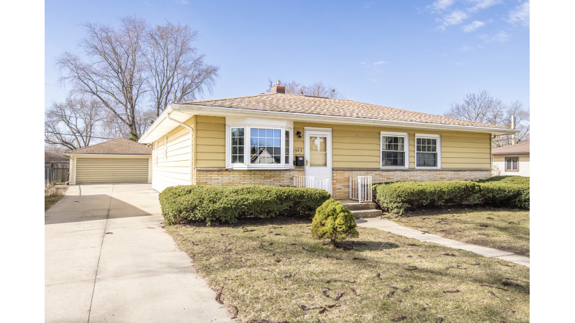 1963 Sherryl Ln Waukesha, WI 53188 by Shorewest Realtors $315,000