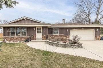 3636 S 104th St, Greenfield, WI 53228-1302