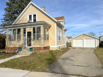 417 N Monroe St, Watertown, WI 53098