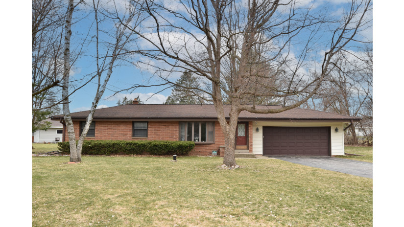 2705 Flagstone Dr Brookfield, WI 53045 by Shorewest Realtors $345,000