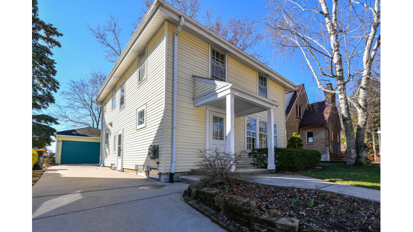 7329 W Lloyd St Wauwatosa, WI 53213 by Shorewest Realtors $425,000