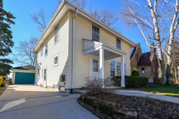 7329 W Lloyd St, Wauwatosa, WI 53213-1837