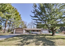 W360N7374 Carol Ln, Oconomowoc, WI 53066-1132