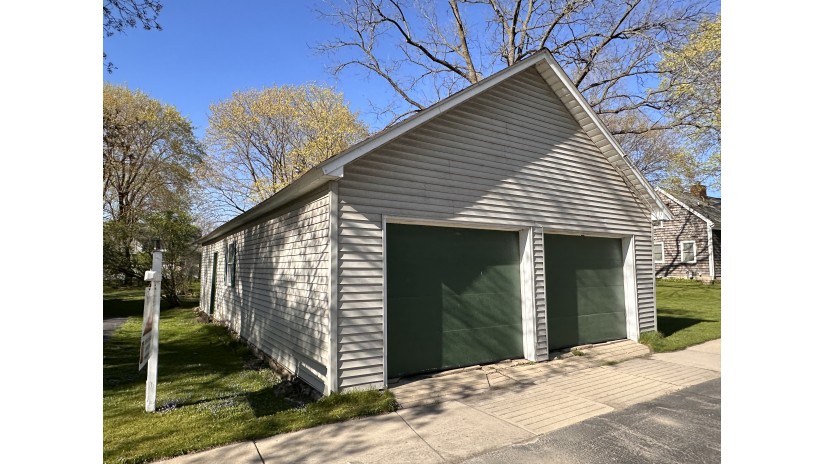 200 E Main St Rochester, WI 53105 by Shorewest Realtors $359,000