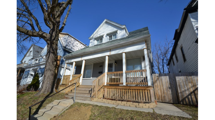 516 E Locust St Milwaukee, WI 53212 by Shorewest Realtors $249,900