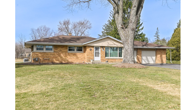 4225 N 160th St Brookfield, WI 53005 by Shorewest Realtors $349,900