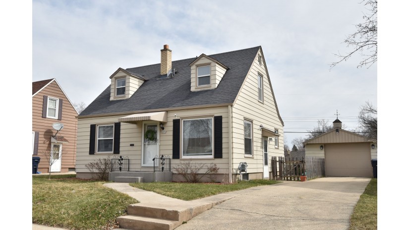3436 N 97th St Milwaukee, WI 53222 by Shorewest Realtors $290,000