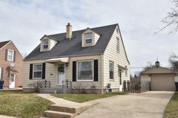 3436 N 97th St, Milwaukee, WI 53222-3450