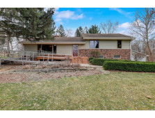 W215 Hillendale Dr, Ixonia, WI 53066-5527