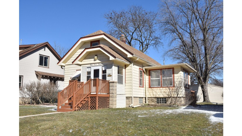 3700 S 3rd St Milwaukee, WI 53207 by Shorewest Realtors $184,900