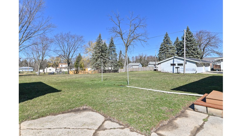 7863 N 76th St Milwaukee, WI 53223 by Shorewest Realtors $190,000