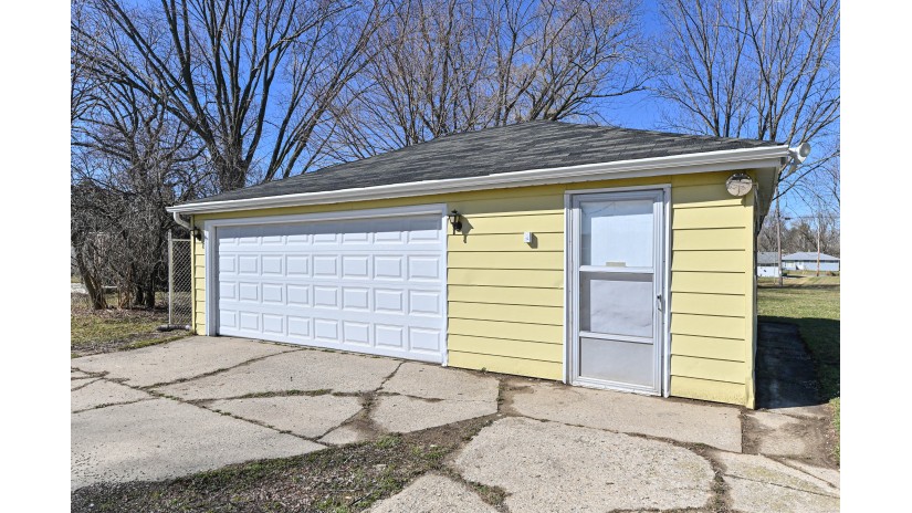 7863 N 76th St Milwaukee, WI 53223 by Shorewest Realtors $190,000