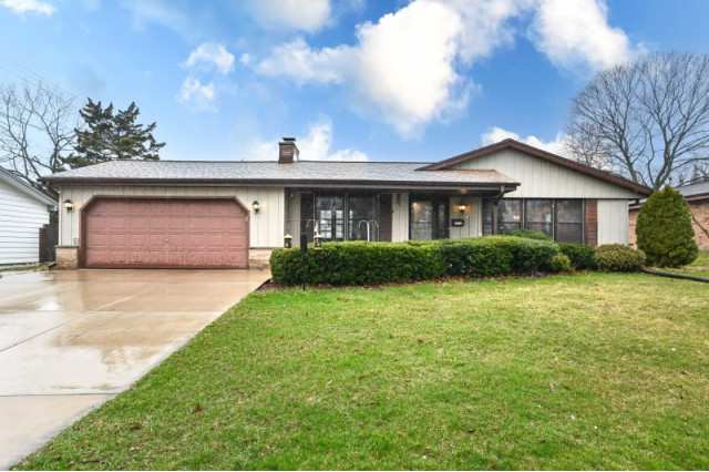 Exterior & Concrete Driveway