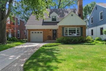 933 E Sylvan Ave, Whitefish Bay, WI 53217-5355