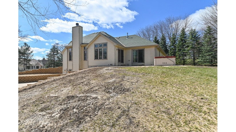 W268N2310 Meadowbrook Rd Pewaukee, WI 53072 by Shorewest Realtors $525,000