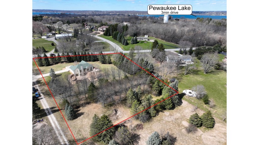 W268N2310 Meadowbrook Rd Pewaukee, WI 53072 by Shorewest Realtors $525,000