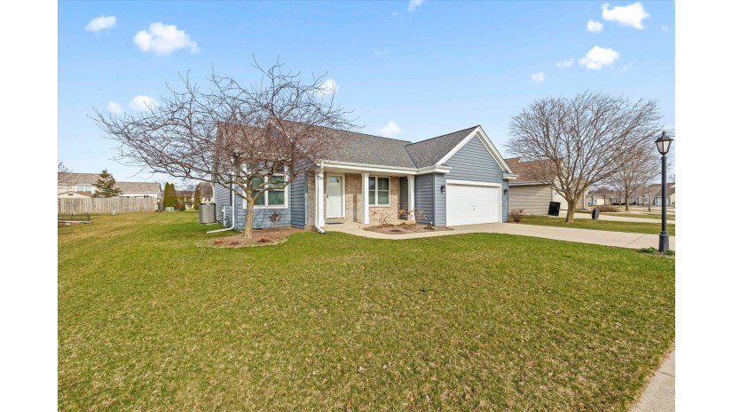 3572 Rivers Crossing Dr Waukesha, WI 53189 by Shorewest Realtors $420,000