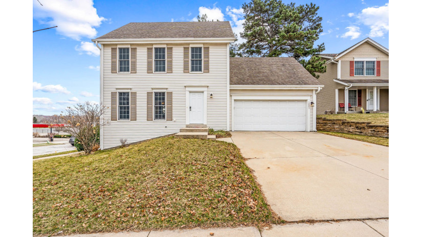 1001 Dresser Ave Waukesha, WI 53188 by Shorewest Realtors $340,000