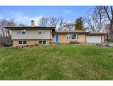 W199N9355 Wellington Dr, Menomonee Falls, WI 53051-1221